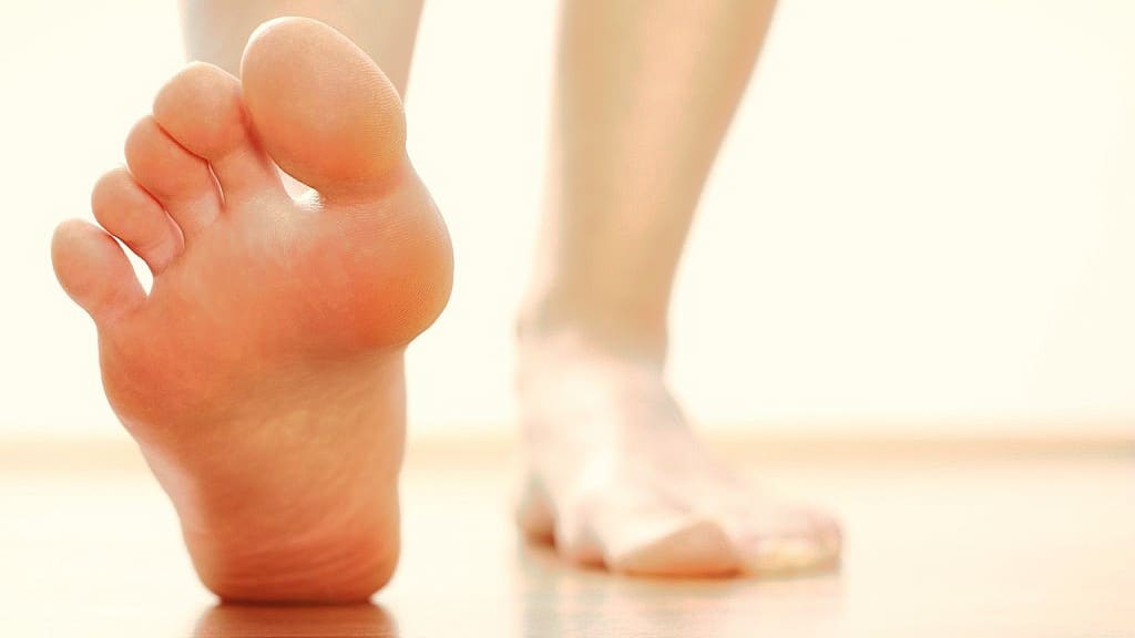 Beneficios de caminar descalzo