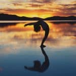 Yoga: your bridge to holistic wellness / El yoga: tu puente hacia el bienestar holístico