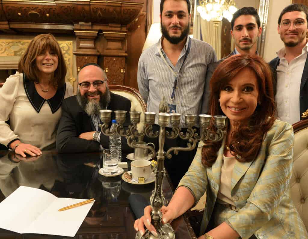 Cristina Kirchner adopta ahijado judío, InfoMistico.com