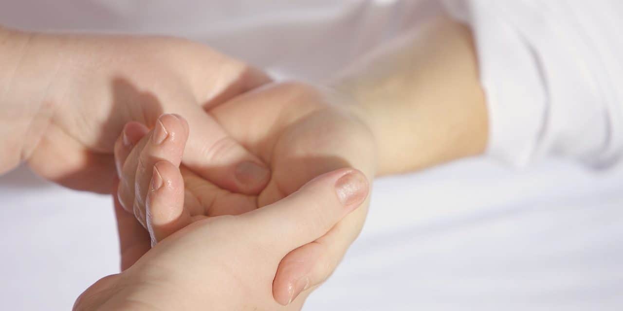 Efectos de la imposición de manos para la salud / Health effects of the imposition of hands