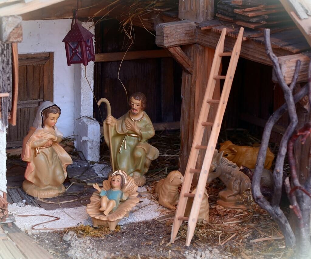 Blessing of the Nativity Scene Before Midnight, InfoMistico.com