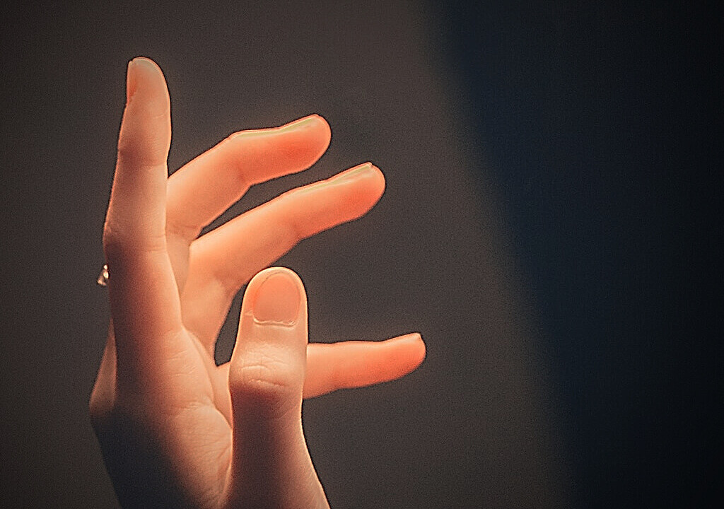 Emociones que afectan a los dedos, InfoMistico.com