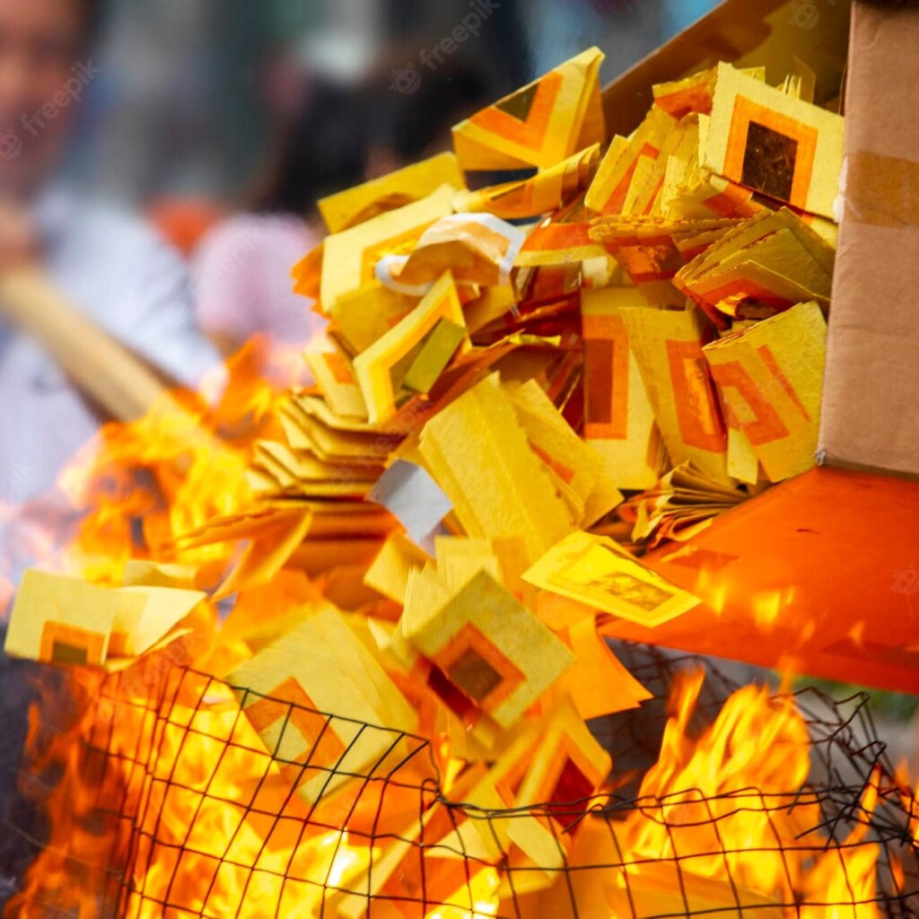 Chinese tradition burning money, InfoMistico.com